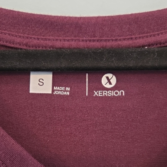 Xersion Classic Burgandy Ruched Relaxed Fit Short Sleeve T-Shirt Size Small New - Picture 2 of 10